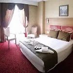 Golden Hill 4*