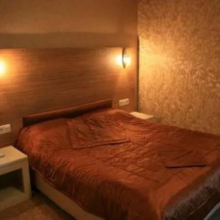 Golden Hill Hotel