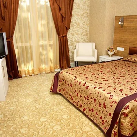 Golden Hill Hotel