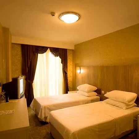 מלון Golden Hill 4*