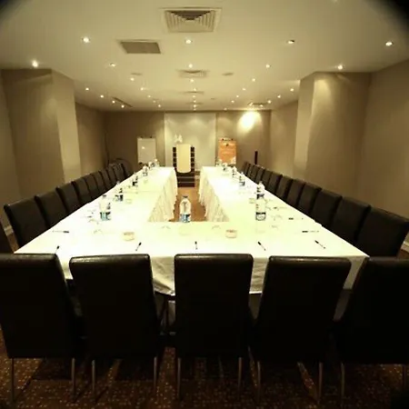 Golden Hill מלון 4*