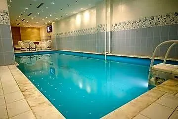 Golden Hill 4*