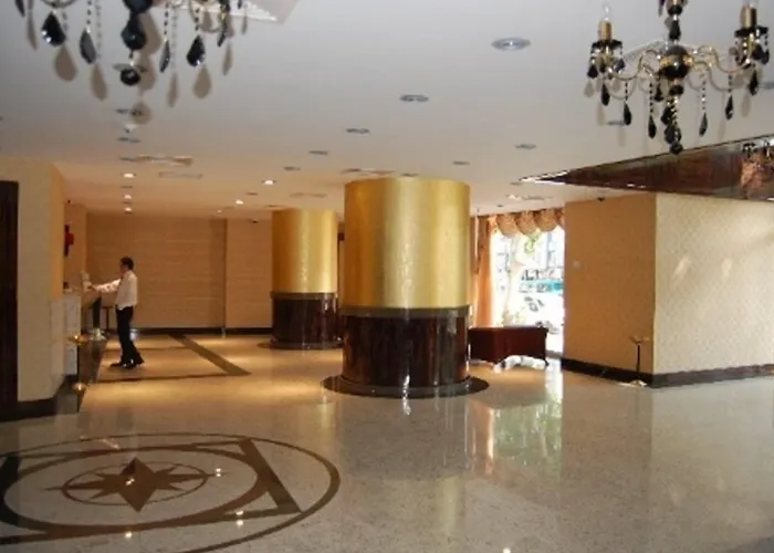 Golden Hill 4*