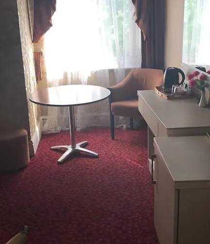 Golden Hill Hotel
