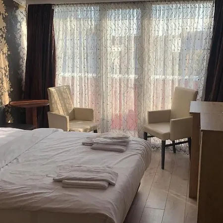 Golden Hill فندق 4*