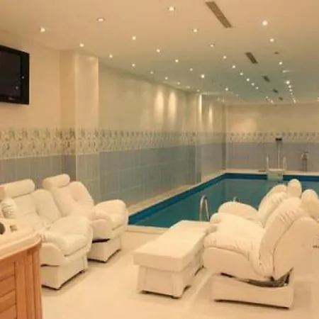 فندق Golden Hill 4*