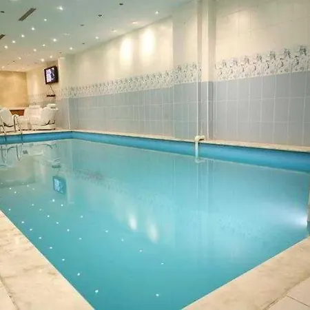 Golden Hill فندق 4*