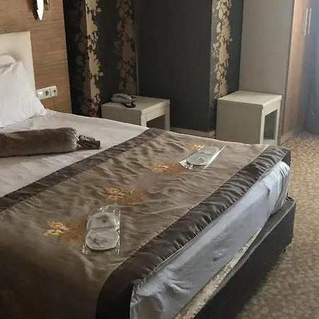 فندق Golden Hill 4*