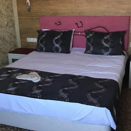 فندق Golden Hill 4*